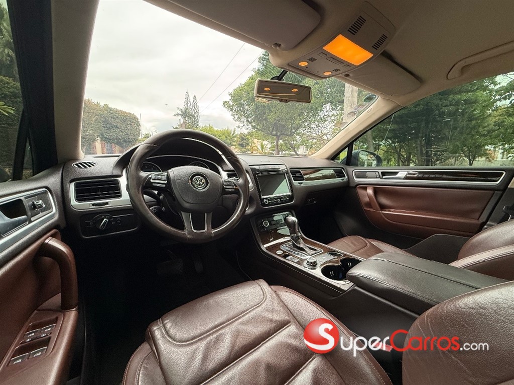 2013 Volkswagen Touareg — foto 7 / 10