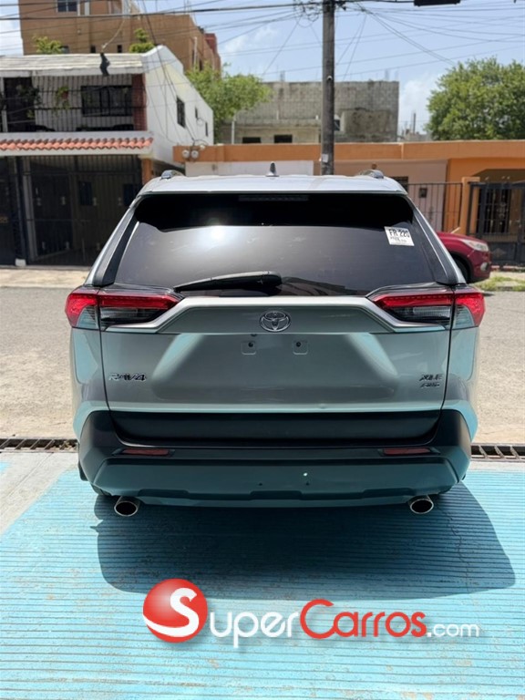 2020 Toyota RAV4 XLE — foto 6 / 11