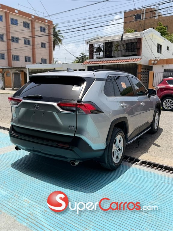 2020 Toyota RAV4 XLE — foto 7 / 11