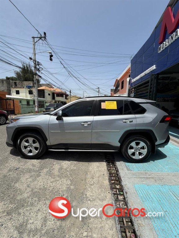 2020 Toyota RAV4 XLE — foto 8 / 11