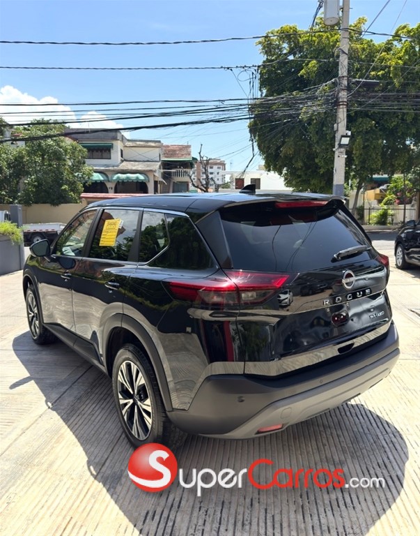 2022 Nissan Rogue SV — foto 2 / 12
