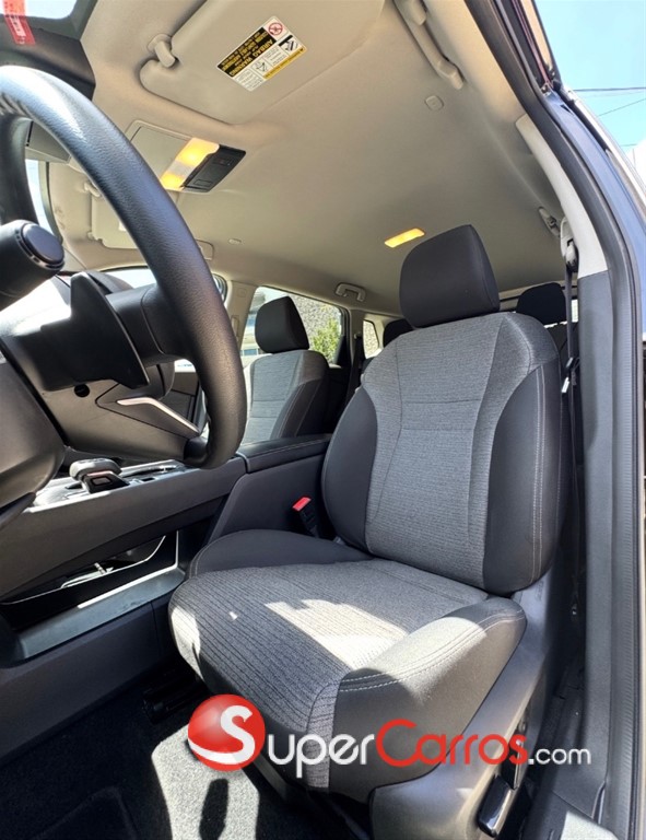 2022 Nissan Rogue SV — foto 4 / 12