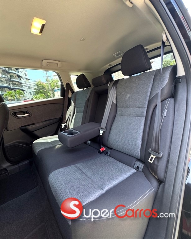 2022 Nissan Rogue SV — foto 5 / 12