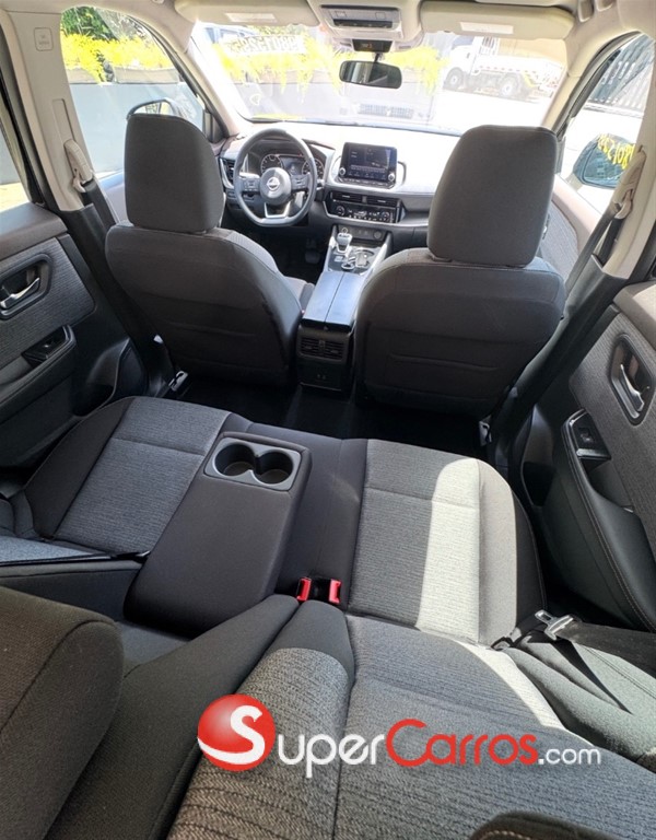 2022 Nissan Rogue SV — foto 9 / 12