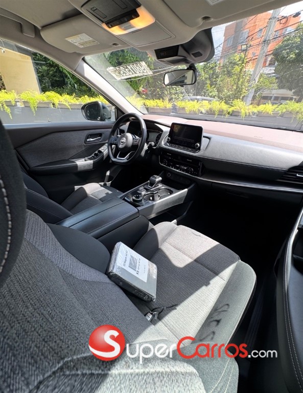 2022 Nissan Rogue SV — foto 10 / 12