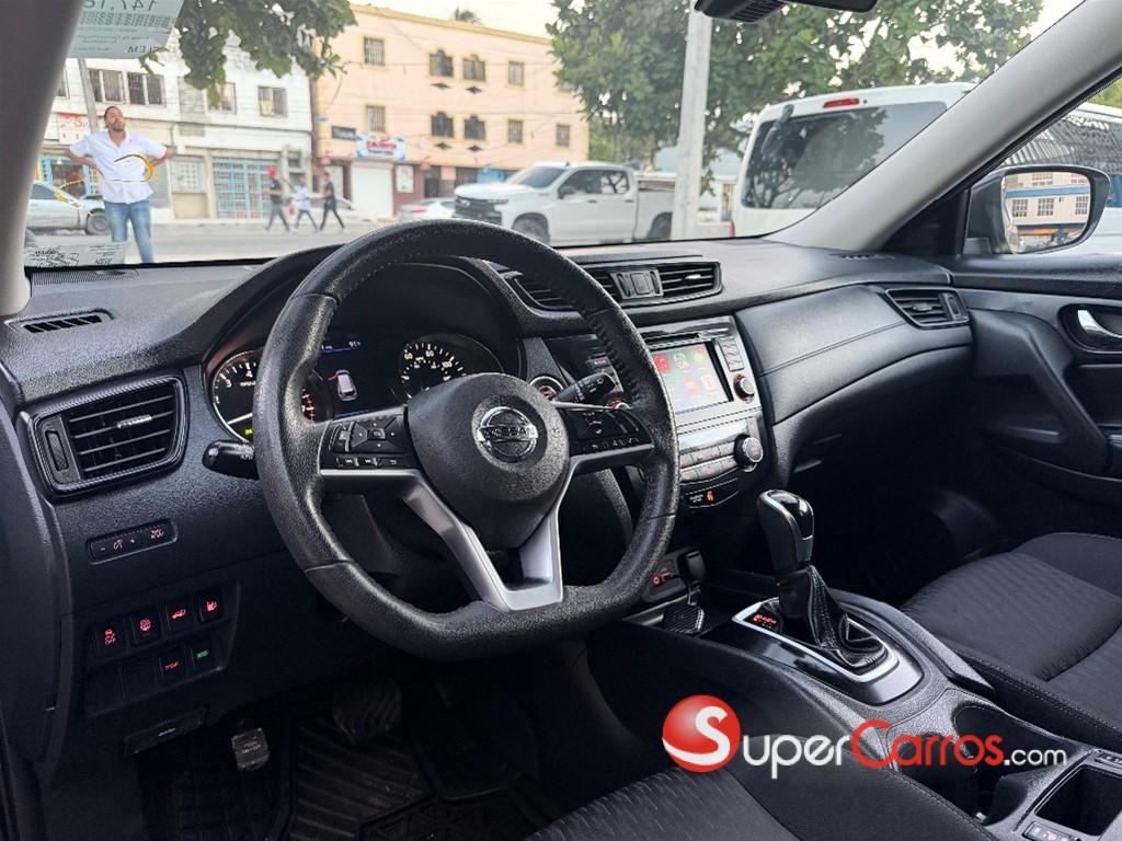 2020 Nissan Rogue SV — foto 4 / 9
