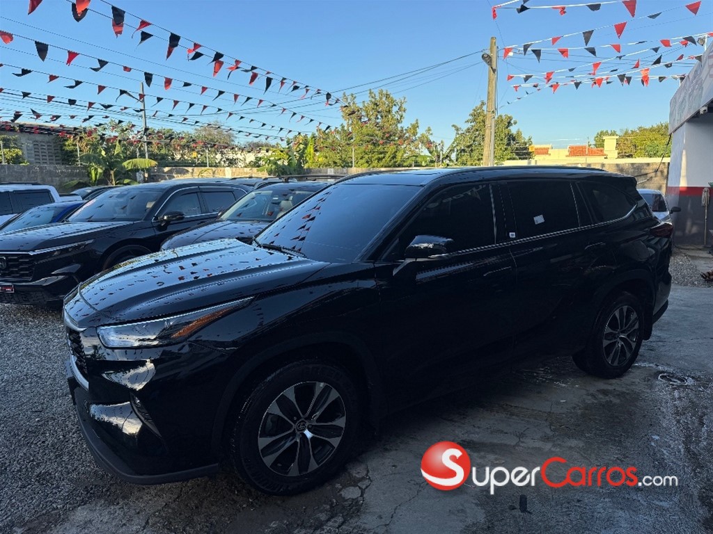 2022 Toyota Highlander XLE — foto 3 / 12