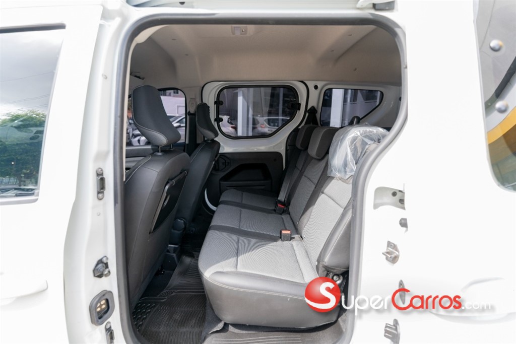 2024 Renault Express van de pasajeros — foto 3 / 9