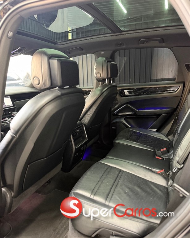 2019 Porsche Cayenne — foto 8 / 12