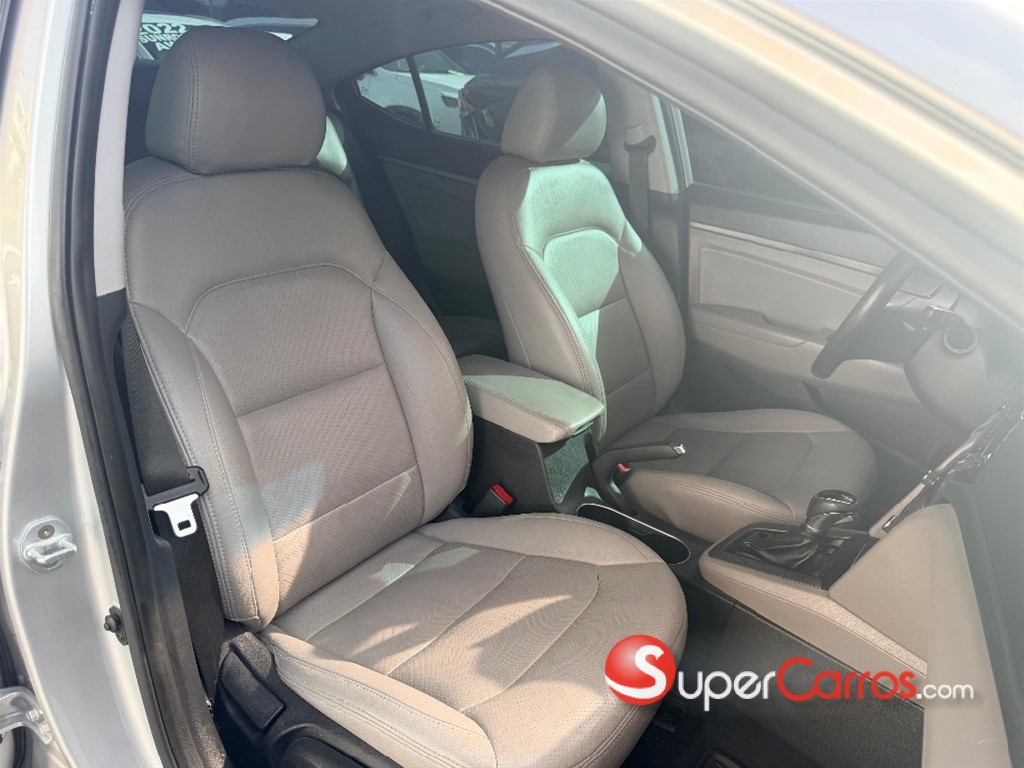 2017 Hyundai Elantra SEL — foto 9 / 10