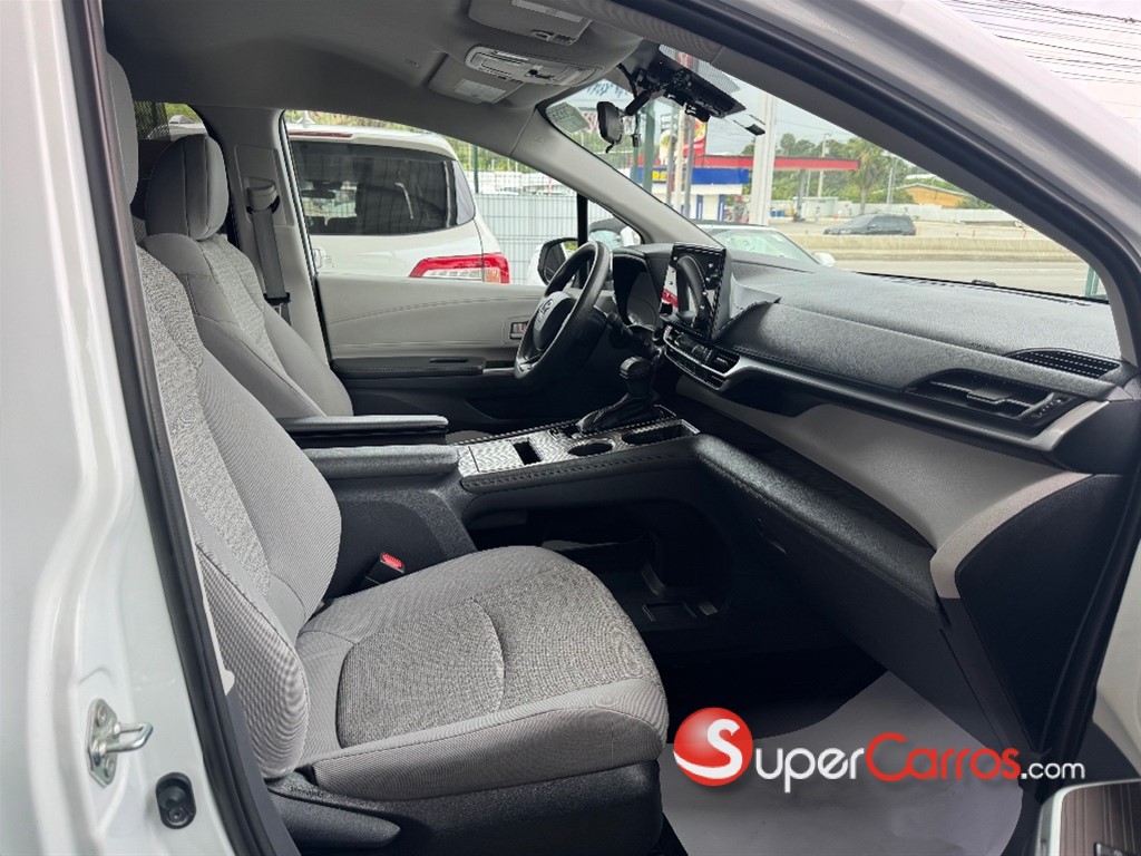 2022 Toyota Sienna LE — foto 2 / 11