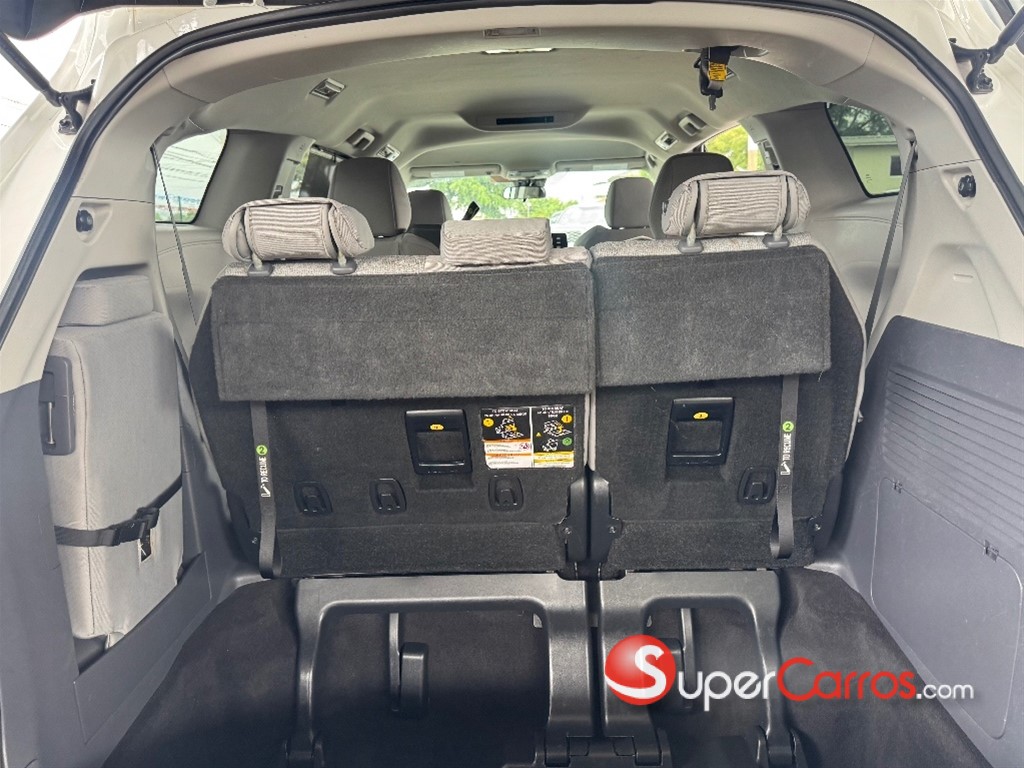 2022 Toyota Sienna LE — foto 3 / 11