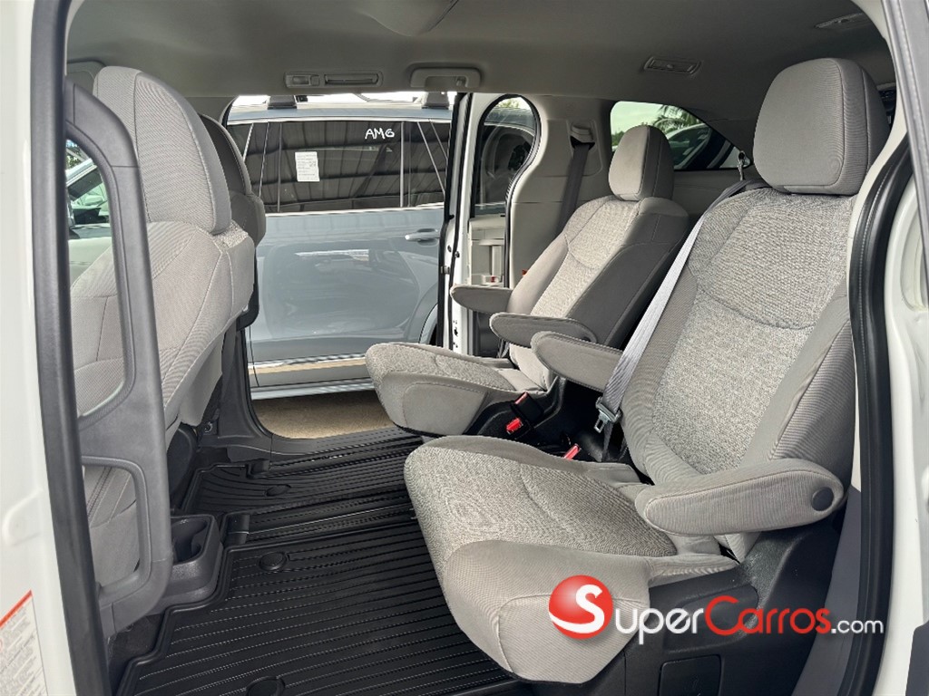 2022 Toyota Sienna LE — foto 4 / 11