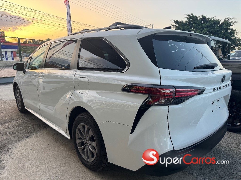 2022 Toyota Sienna LE — foto 7 / 11