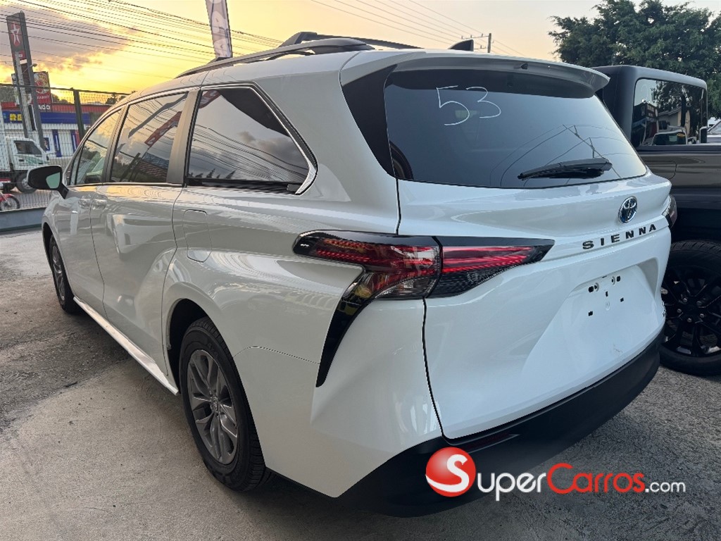2022 Toyota Sienna LE — foto 9 / 11