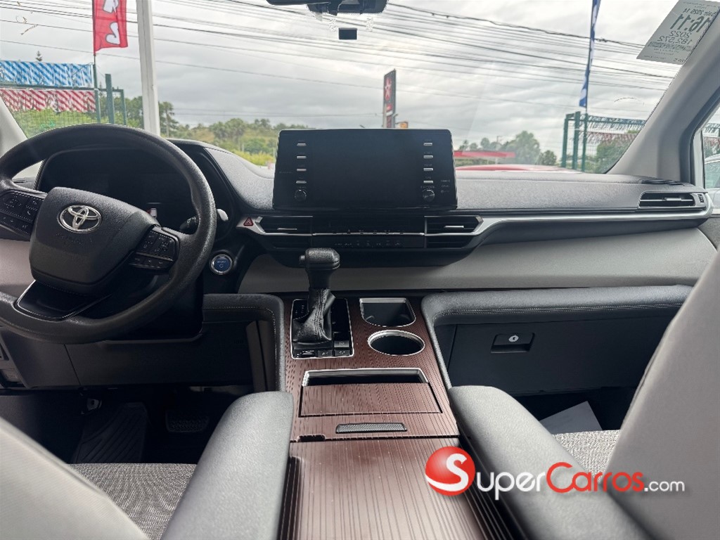 2022 Toyota Sienna LE — foto 10 / 11