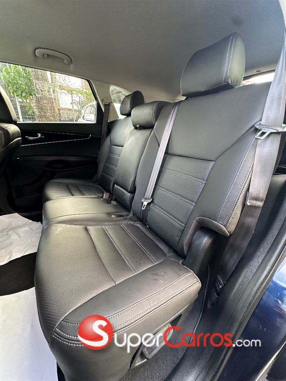 2020 Kia Sorento LX — foto 8 / 10