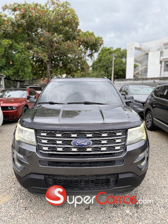 2017 Ford Explorer XLT 4WD — foto 3 / 10