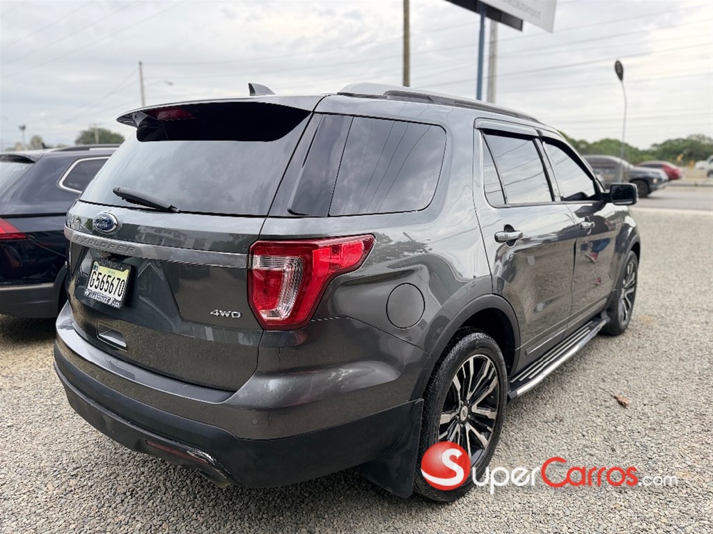 2017 Ford Explorer XLT 4WD — foto 4 / 10
