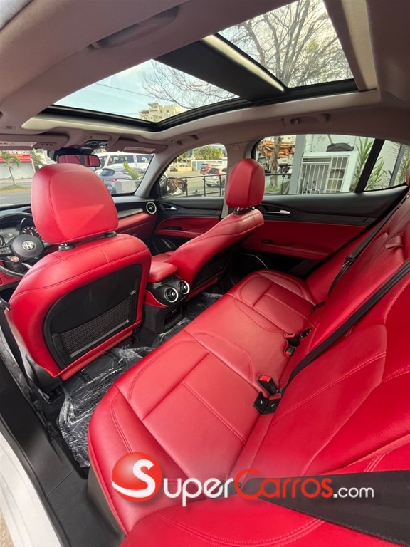 2020 Alfa Romeo Stelvio — foto 5 / 11