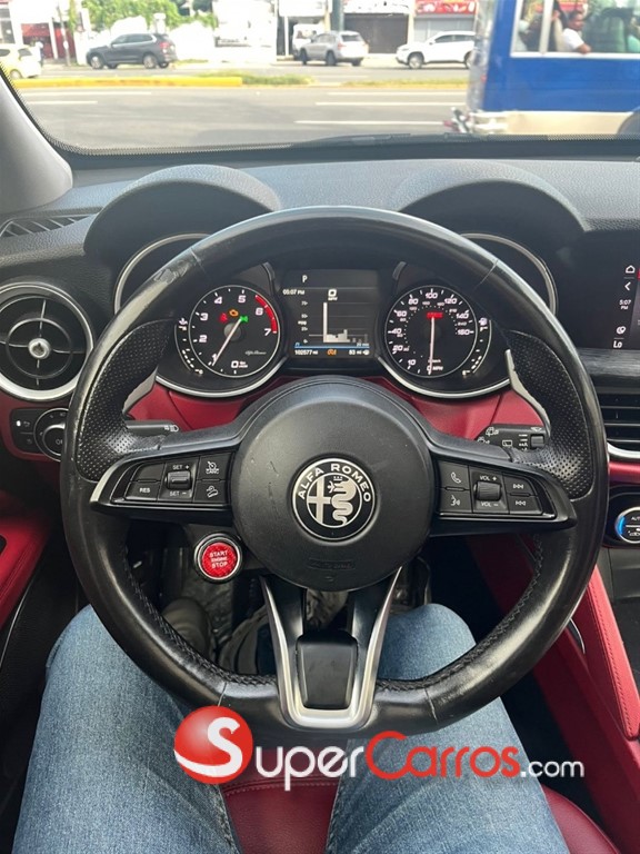 2020 Alfa Romeo Stelvio — foto 6 / 11