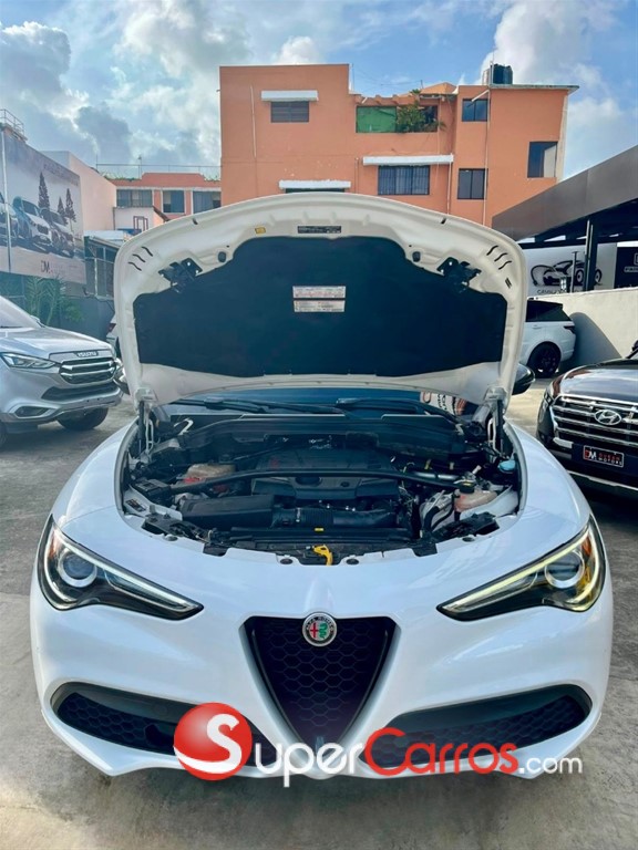 2020 Alfa Romeo Stelvio — foto 8 / 11