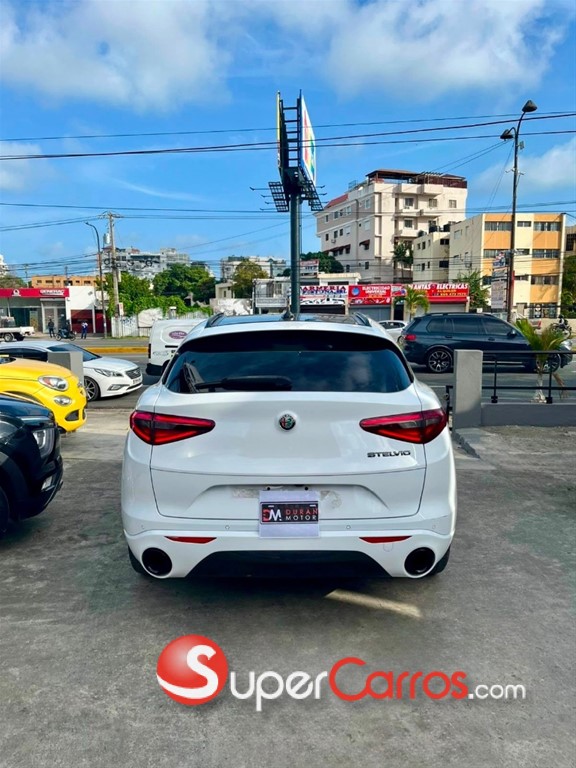 2020 Alfa Romeo Stelvio — foto 9 / 11
