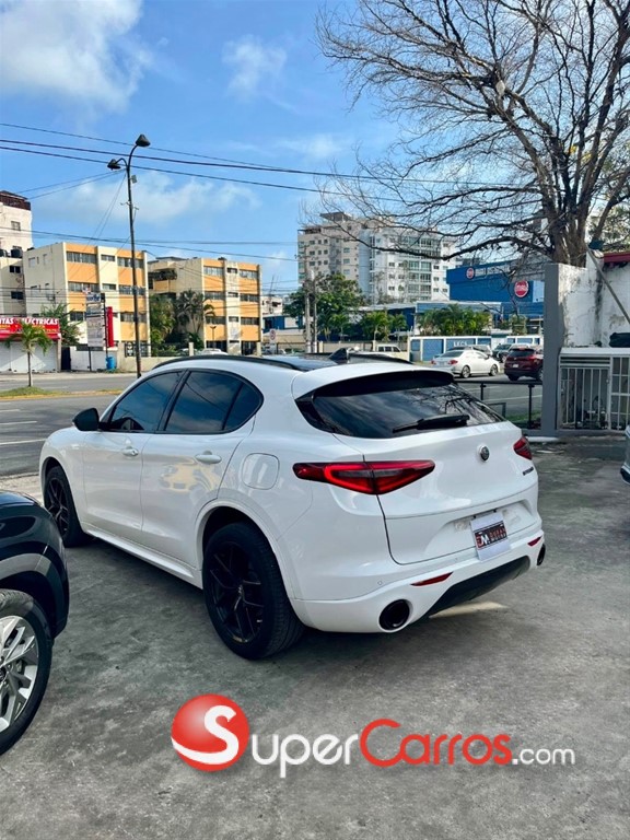 2020 Alfa Romeo Stelvio — foto 10 / 11