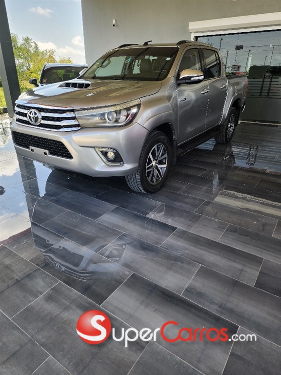 2017 Toyota Hilux Revo — foto 2 / 12