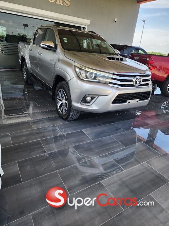 2017 Toyota Hilux Revo — foto 4 / 12