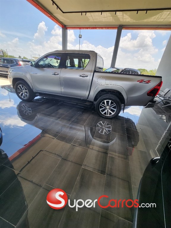 2017 Toyota Hilux Revo — foto 7 / 12
