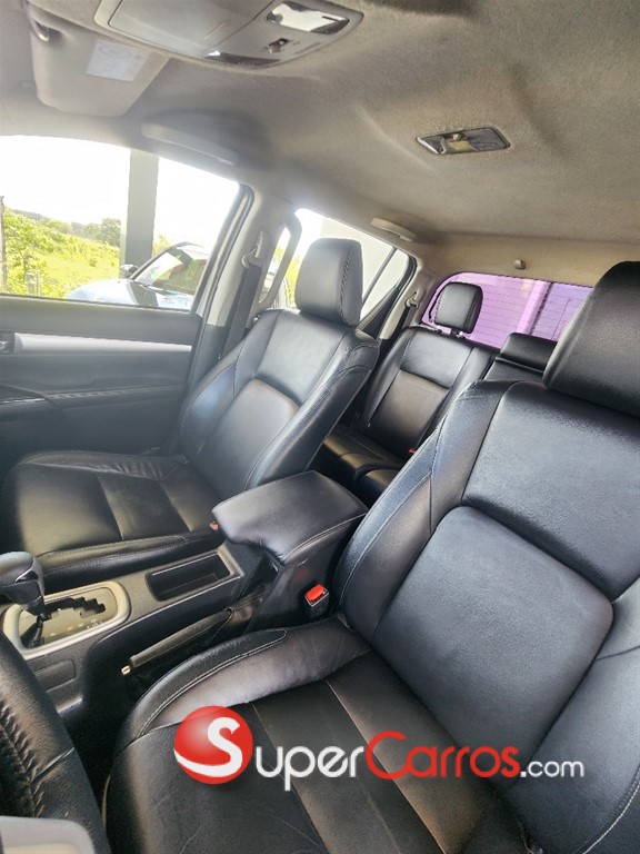 2017 Toyota Hilux Revo — foto 10 / 12