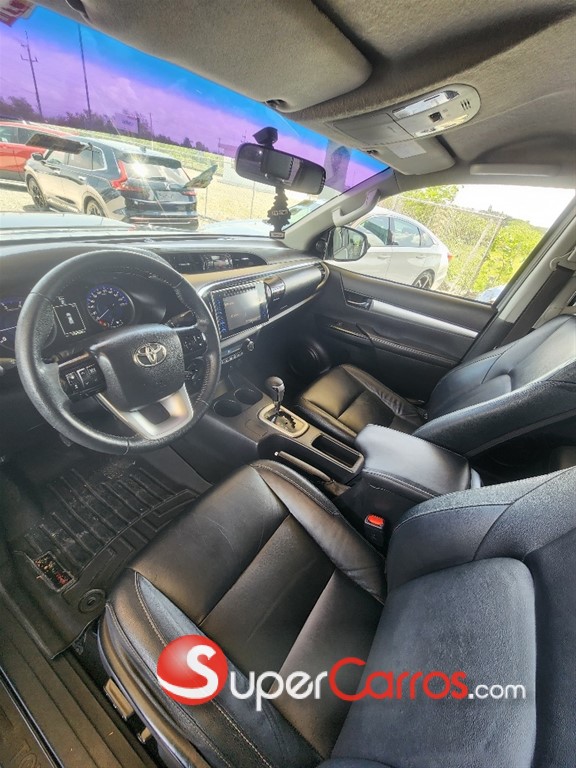 2017 Toyota Hilux Revo — foto 11 / 12