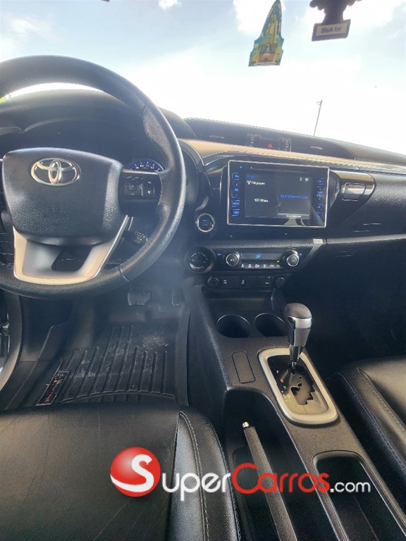 2017 Toyota Hilux Revo — foto 12 / 12