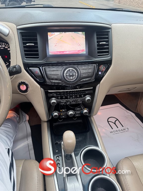2015 Nissan Pathfinder — foto 10 / 12