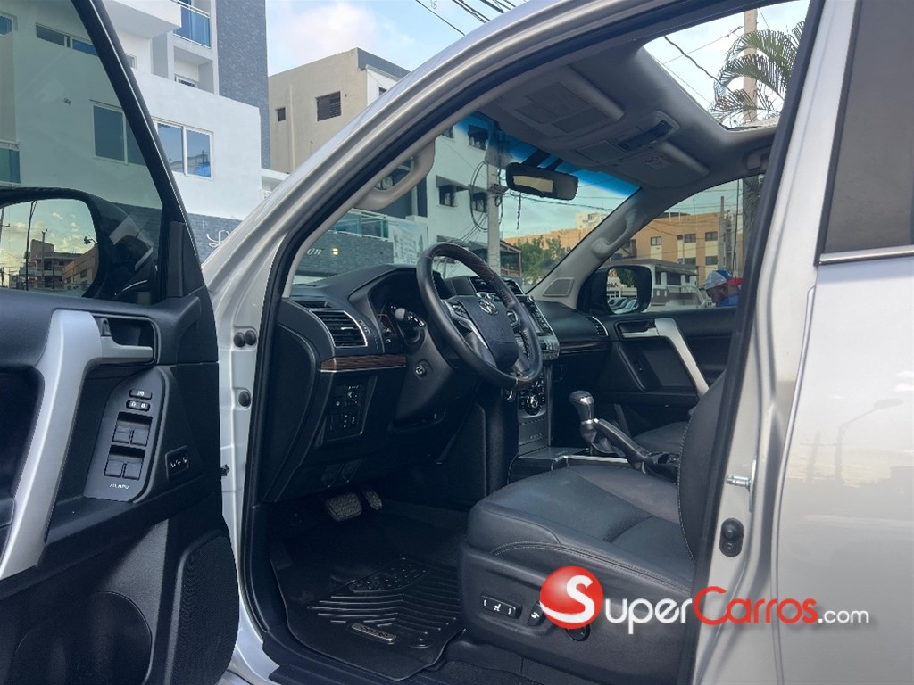 2020 Toyota Land Cruiser Prado VXL — foto 8 / 12