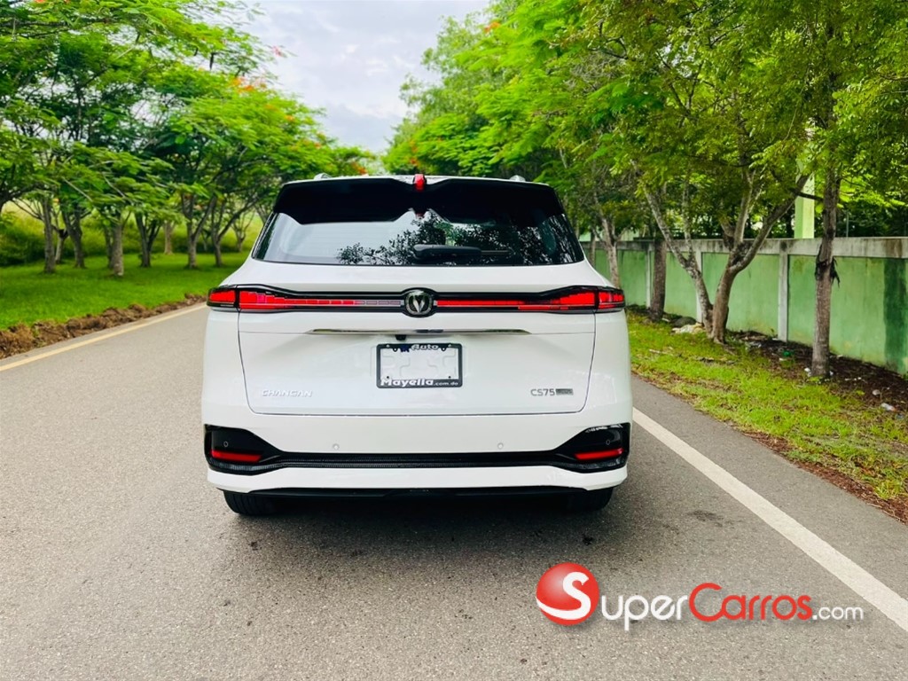 2027 Changan CS 75 — foto 10 / 12