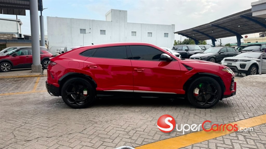 2020 Lamborghini Urus — foto 8 / 11