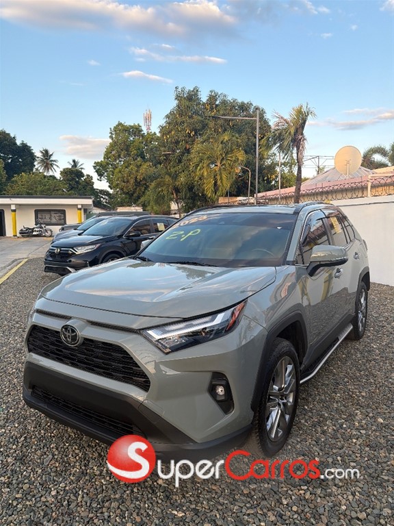 2023 Toyota RAV4 XLE Premium — foto 1 / 9