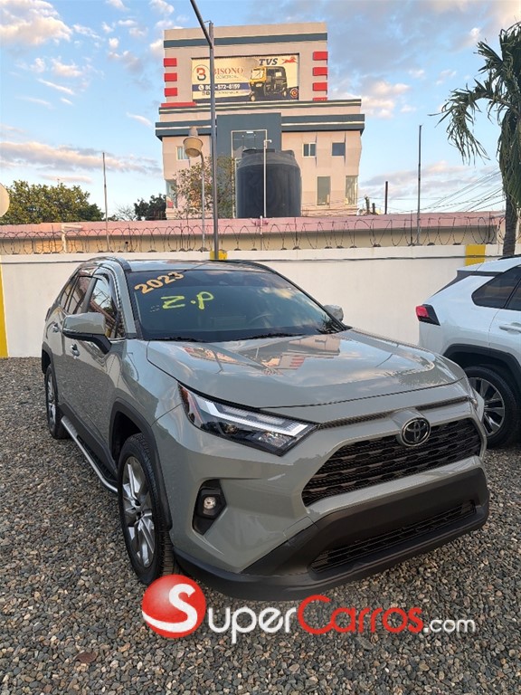 2023 Toyota RAV4 XLE Premium — foto 2 / 9