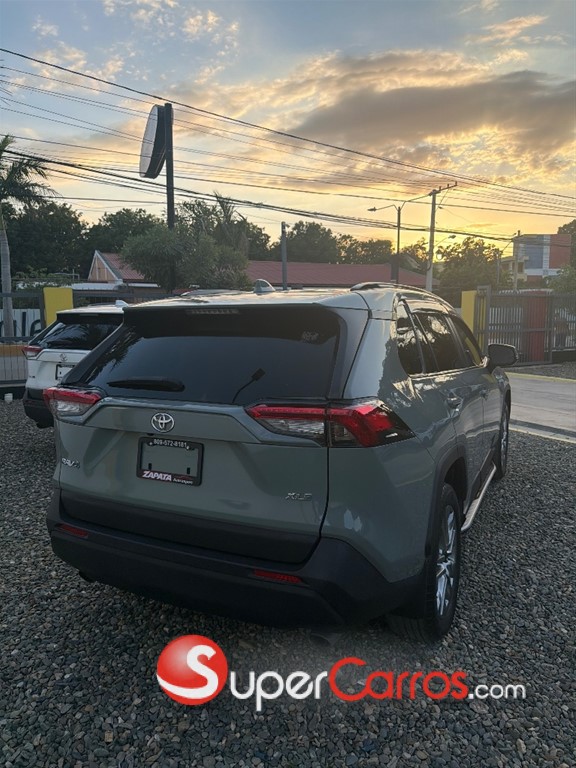 2023 Toyota RAV4 XLE Premium — foto 3 / 9