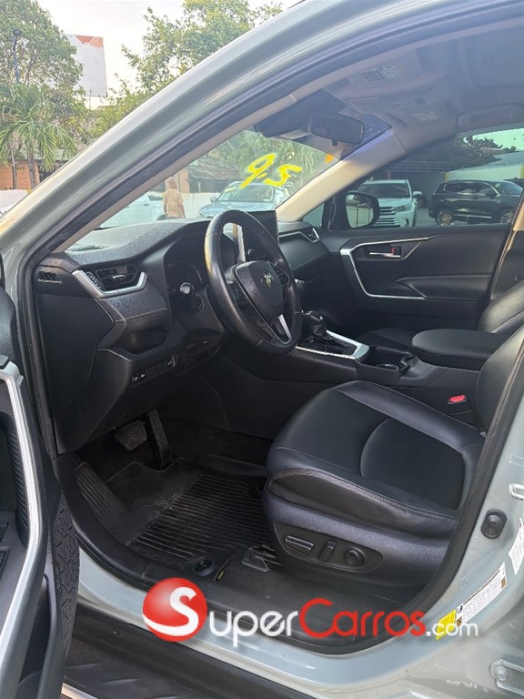 2023 Toyota RAV4 XLE Premium — foto 5 / 9