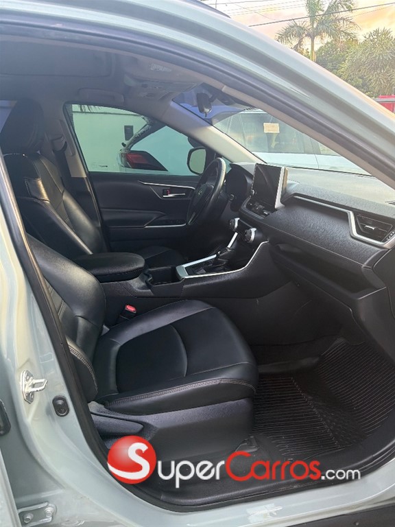 2023 Toyota RAV4 XLE Premium — foto 8 / 9