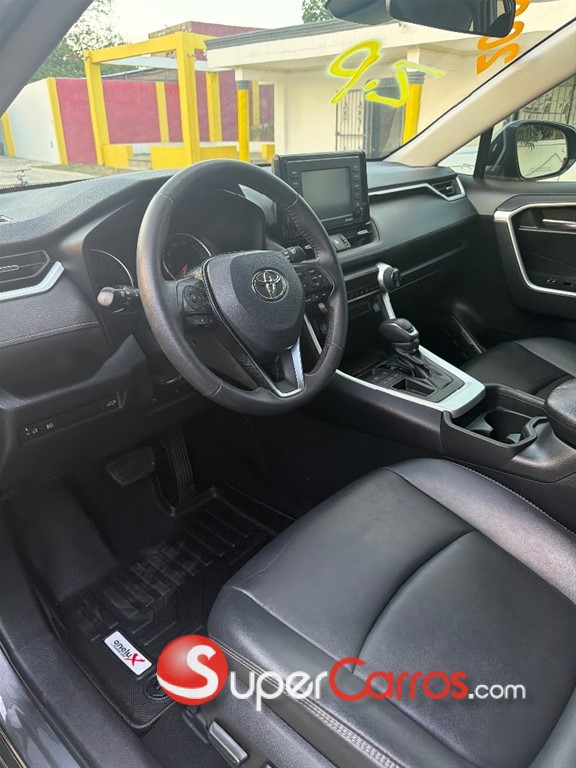 2021 Toyota RAV4 XLE Premium — foto 5 / 8