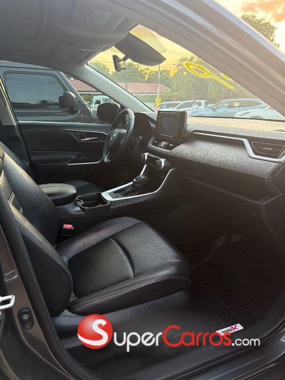 2021 Toyota RAV4 XLE Premium — foto 7 / 8