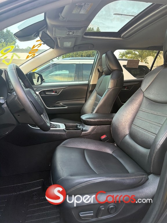 2021 Toyota RAV4 XLE Premium — foto 8 / 8