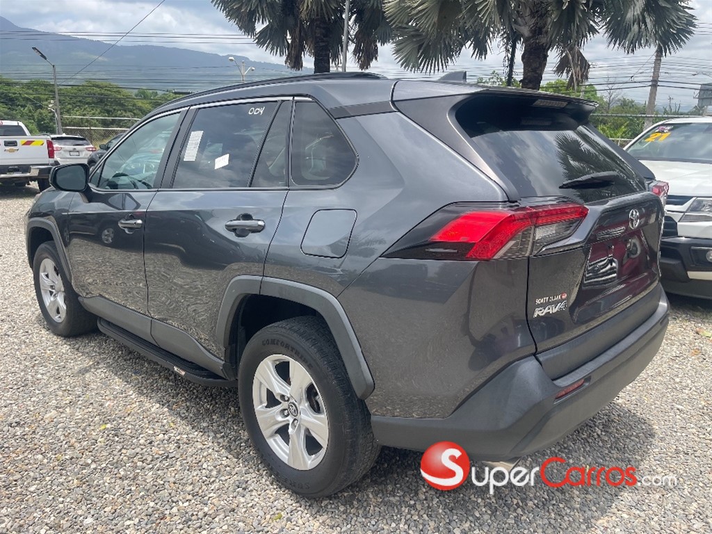 2020 Toyota RAV4 LE — foto 5 / 10