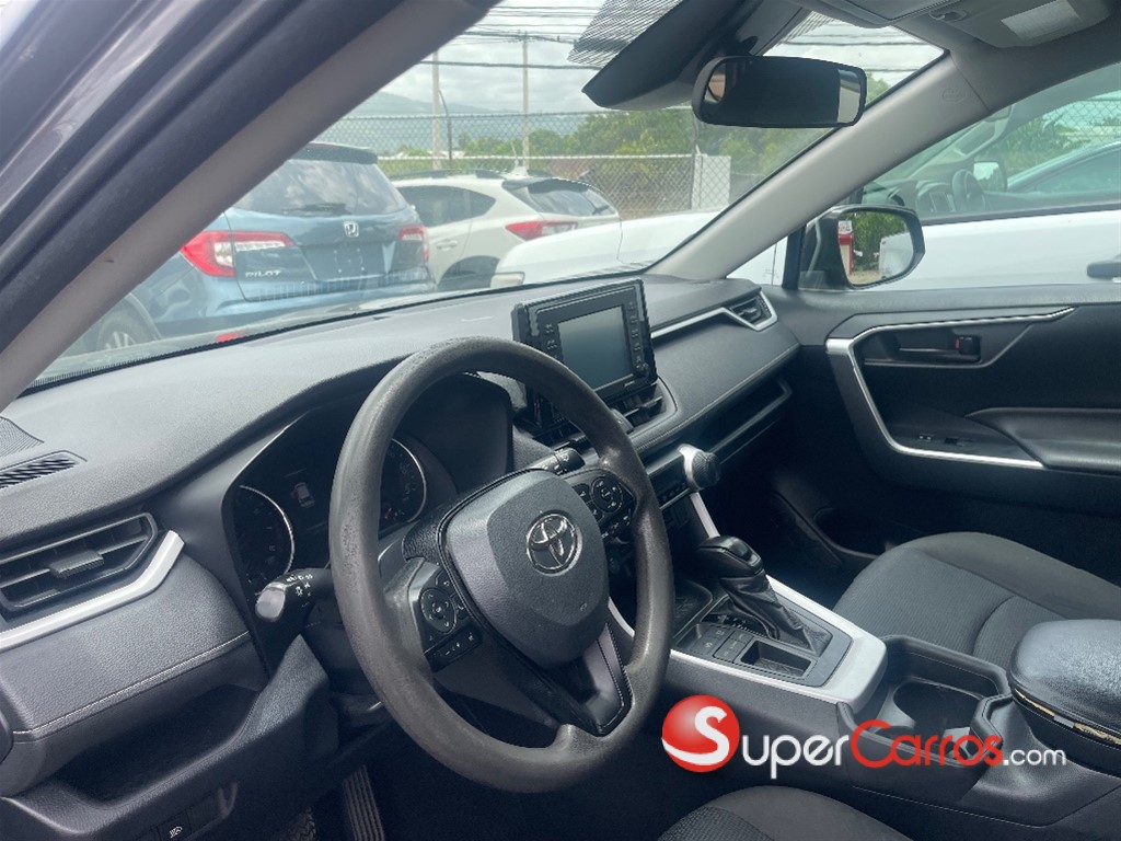 2020 Toyota RAV4 LE — foto 8 / 10