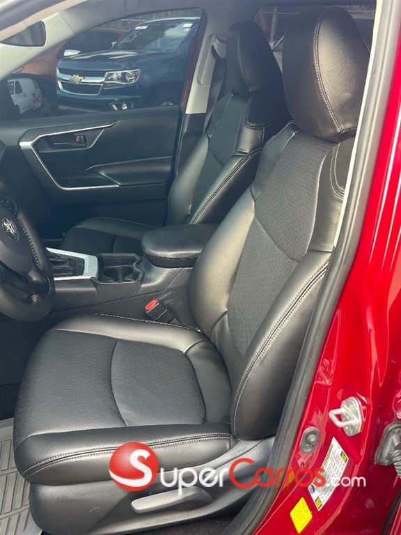2020 Toyota RAV4 LE — foto 6 / 10