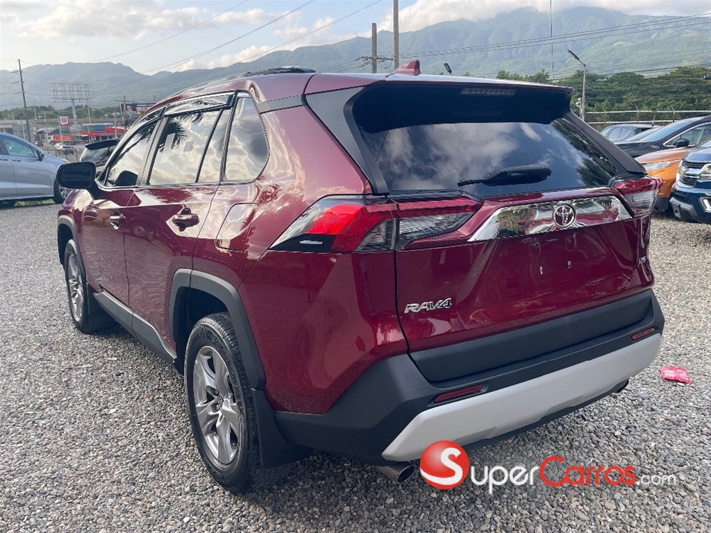 2020 Toyota RAV4 LE — foto 8 / 10